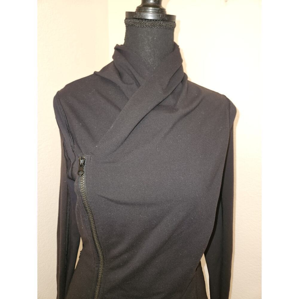 Lululemon Bhakti Yoga Wrap Jacket Size 8 Black Grey Stripe Zip Wrap Asymmetrical - Picture 2 of 11